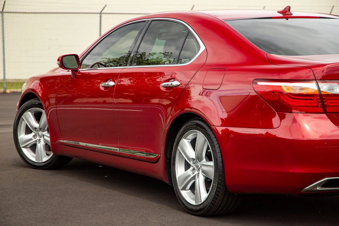 2011 Lexus LS 4th Gen - Image 29 of 31