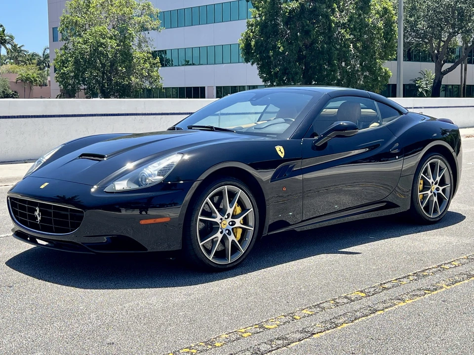 2012 Ferrari California - Image 2 of 31