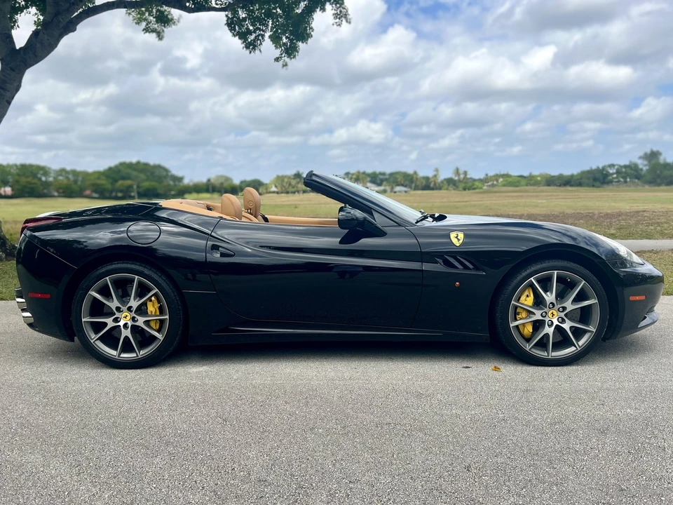 2012 Ferrari California - Image 16 of 31