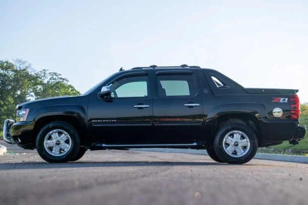 2013 Chevrolet Avalanche - Image 3 of 7
