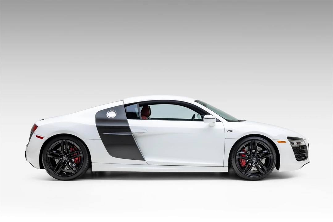 2014 Audi 42 R8 - Image 9 of 31