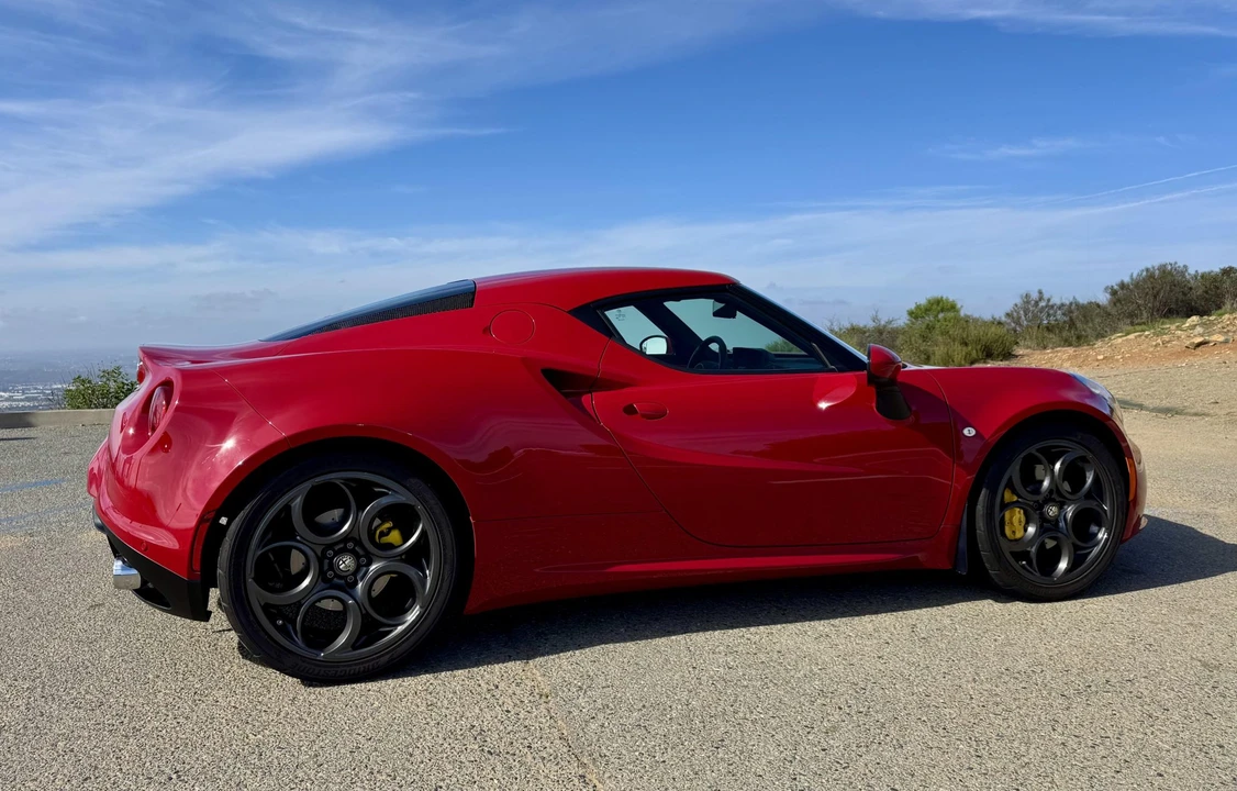 2015 Alfa Romeo 4C Coupe - Image 20 of 31