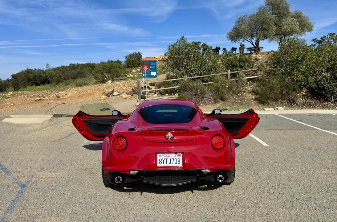 2015 Alfa Romeo 4C Coupe - Image 28 of 31