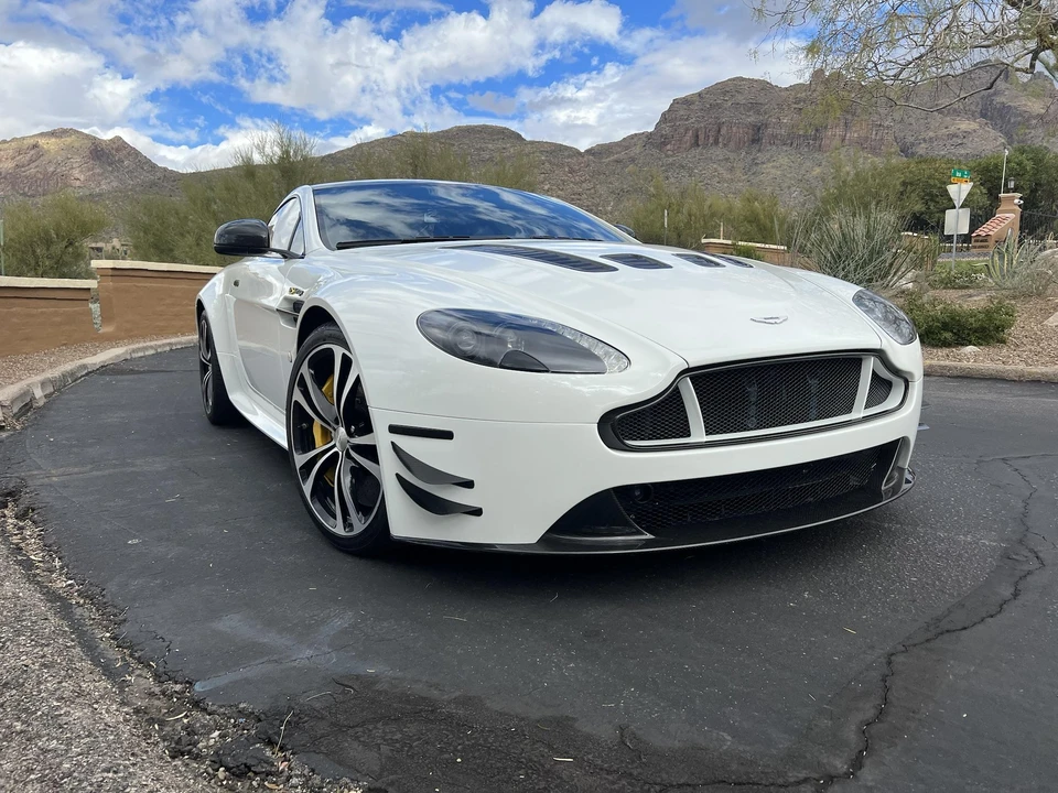2015 Aston Martin V12 Vantage (2010-2018) - Image 26 of 31