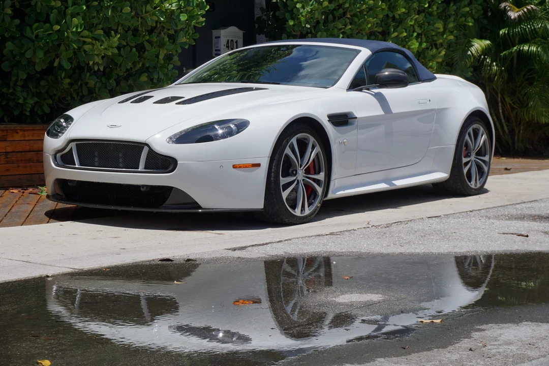 2015 Aston Martin V12 Vantage (2010-2018) - Image 3 of 31
