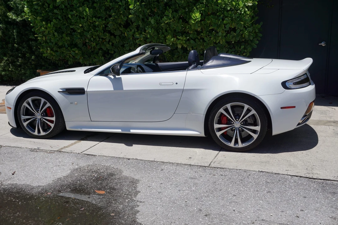 2015 Aston Martin V12 Vantage (2010-2018) - Image 6 of 31