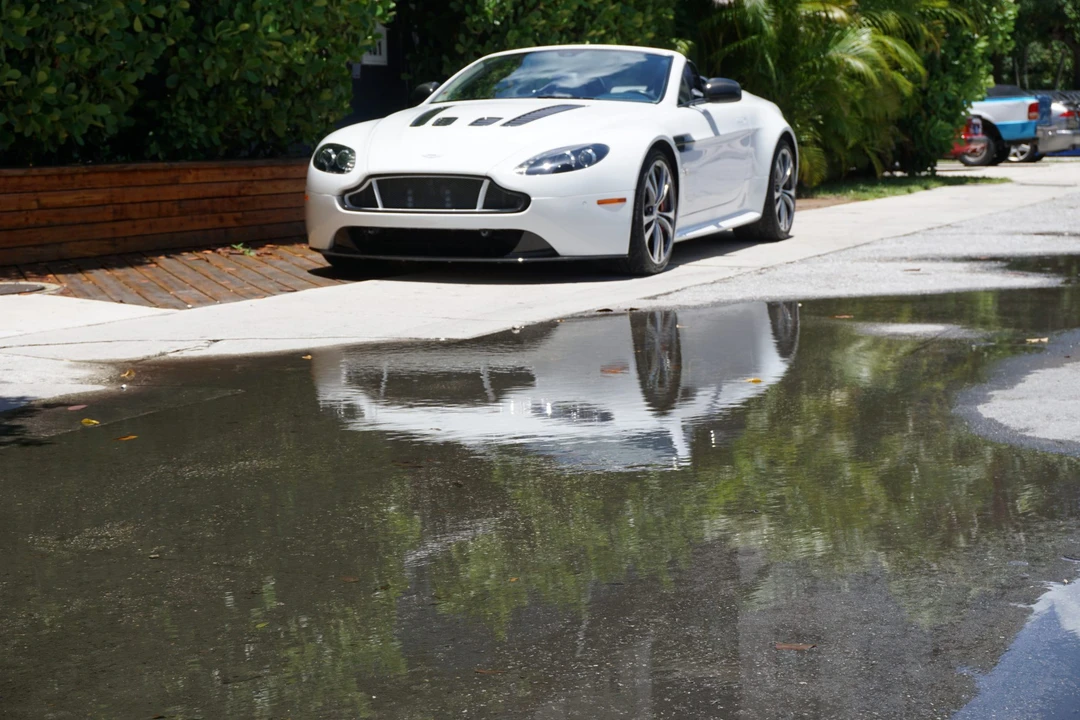 2015 Aston Martin V12 Vantage (2010-2018) - Image 4 of 31