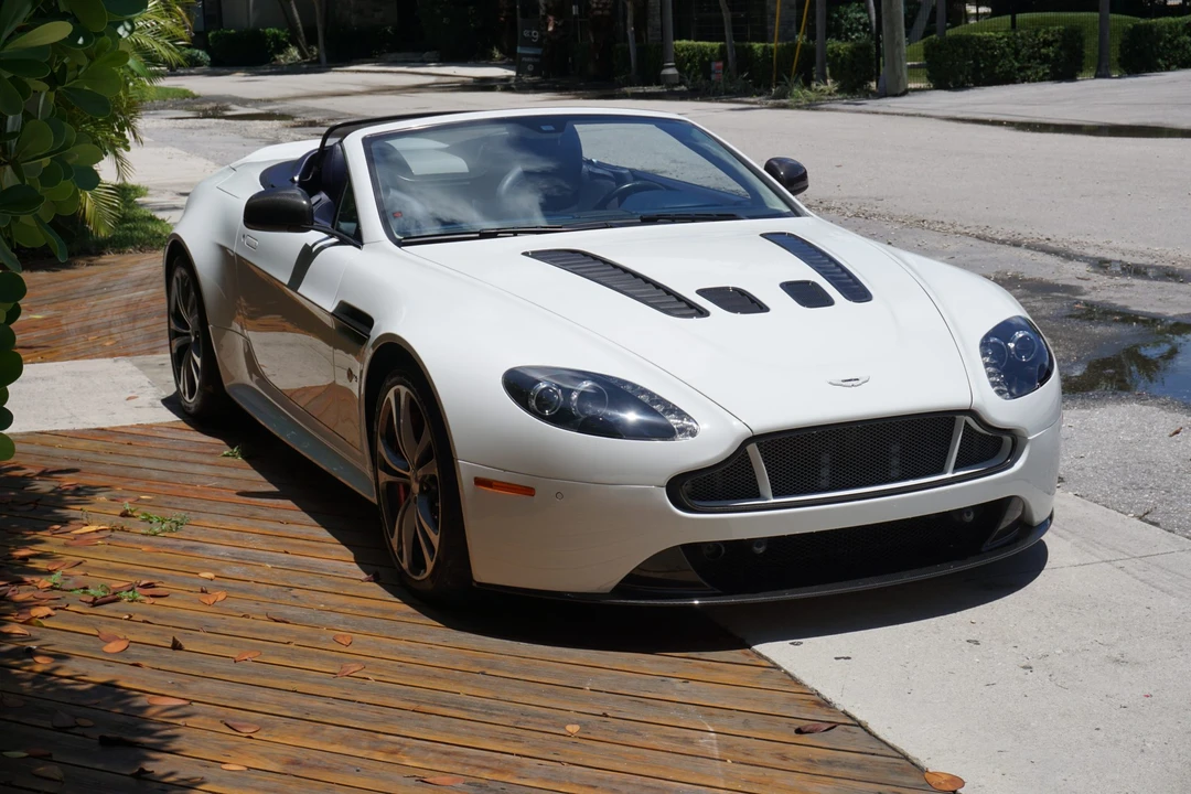 2015 Aston Martin V12 Vantage (2010-2018) - Image 2 of 31