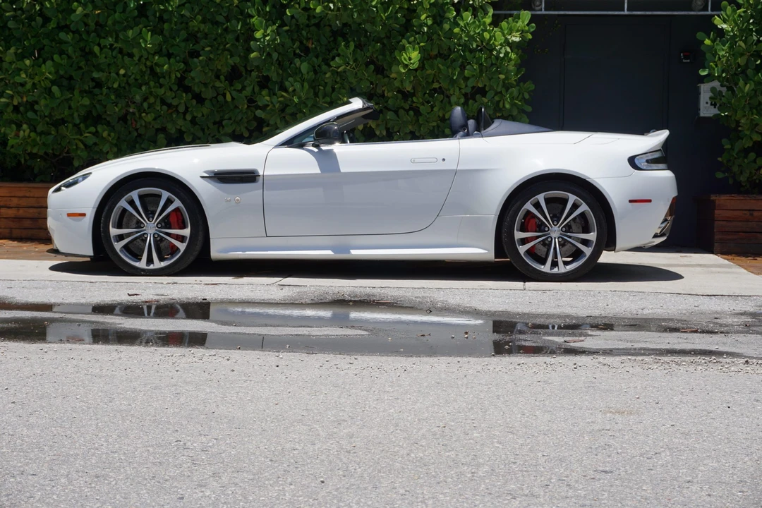 2015 Aston Martin V12 Vantage (2010-2018) - Image 5 of 31