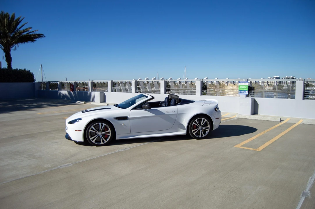 2015 Aston Martin V12 Vantage (2010-2018) - Image 27 of 31