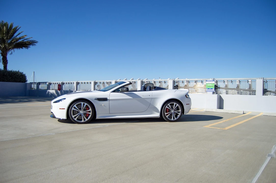 2015 Aston Martin V12 Vantage (2010-2018) - Image 28 of 31