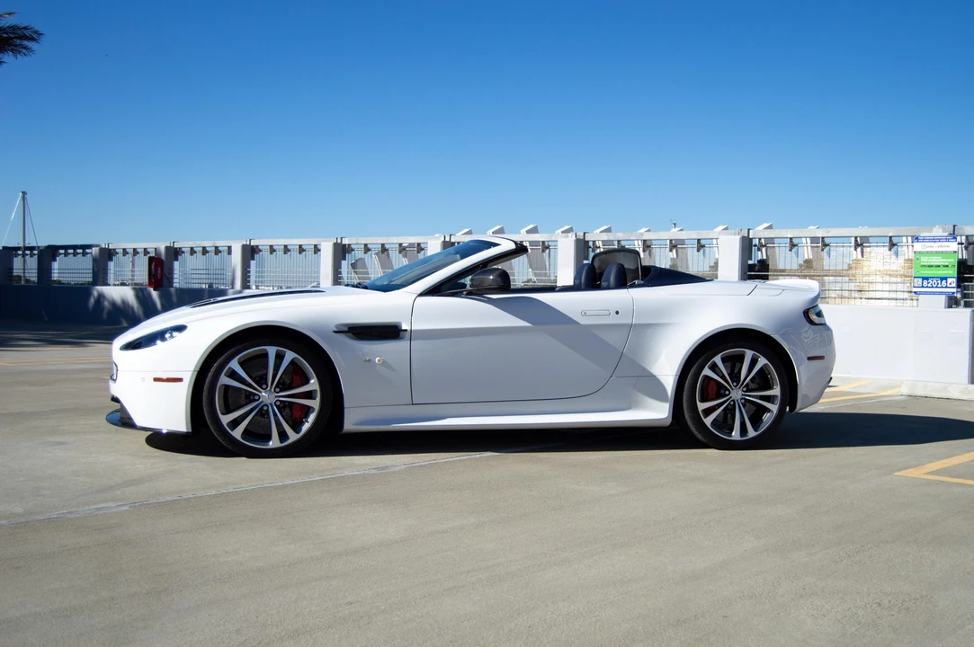 2015 Aston Martin V12 Vantage (2010-2018) - Image 24 of 31