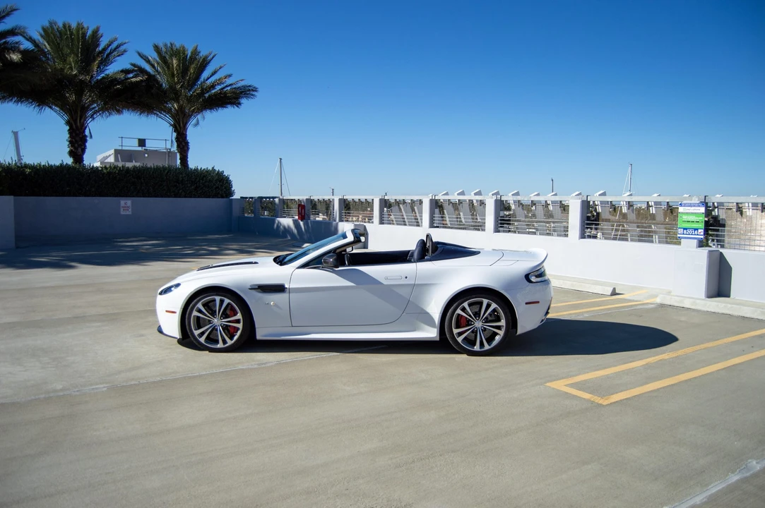 2015 Aston Martin V12 Vantage (2010-2018) - Image 30 of 31
