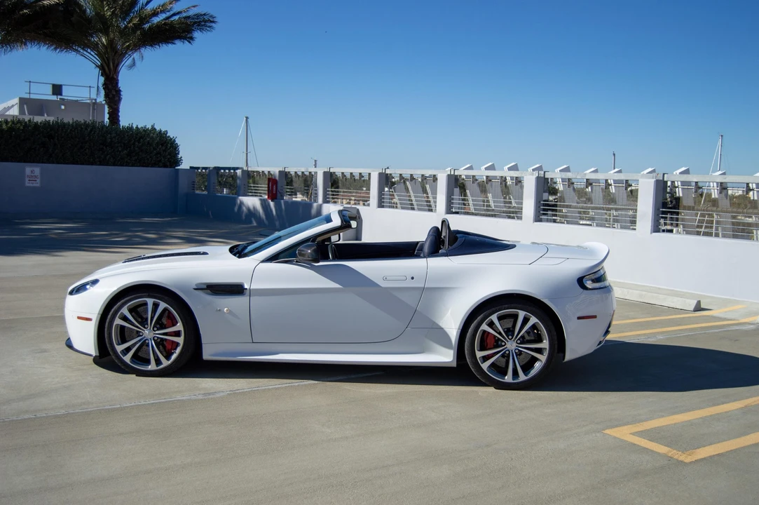 2015 Aston Martin V12 Vantage (2010-2018) - Image 26 of 31