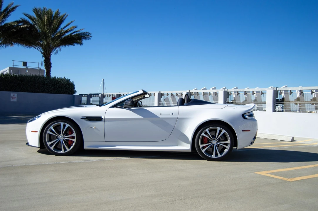 2015 Aston Martin V12 Vantage (2010-2018) - Image 25 of 31