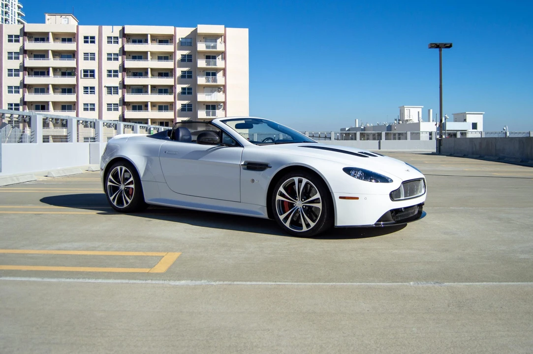 2015 Aston Martin V12 Vantage (2010-2018) - Image 9 of 31