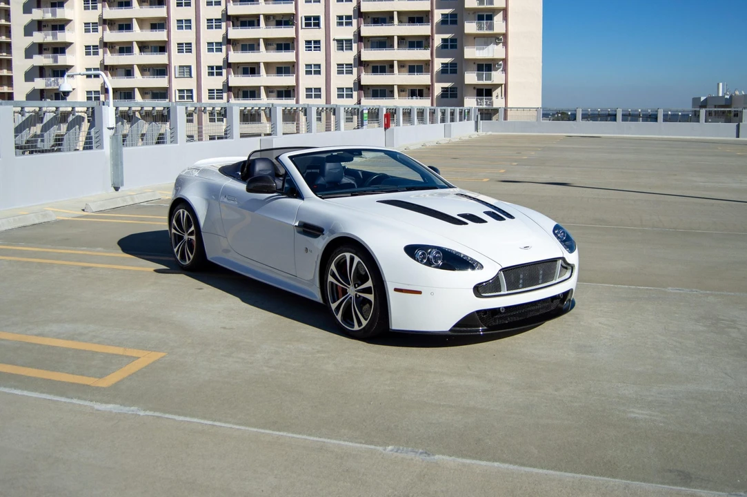 2015 Aston Martin V12 Vantage (2010-2018) - Image 10 of 31