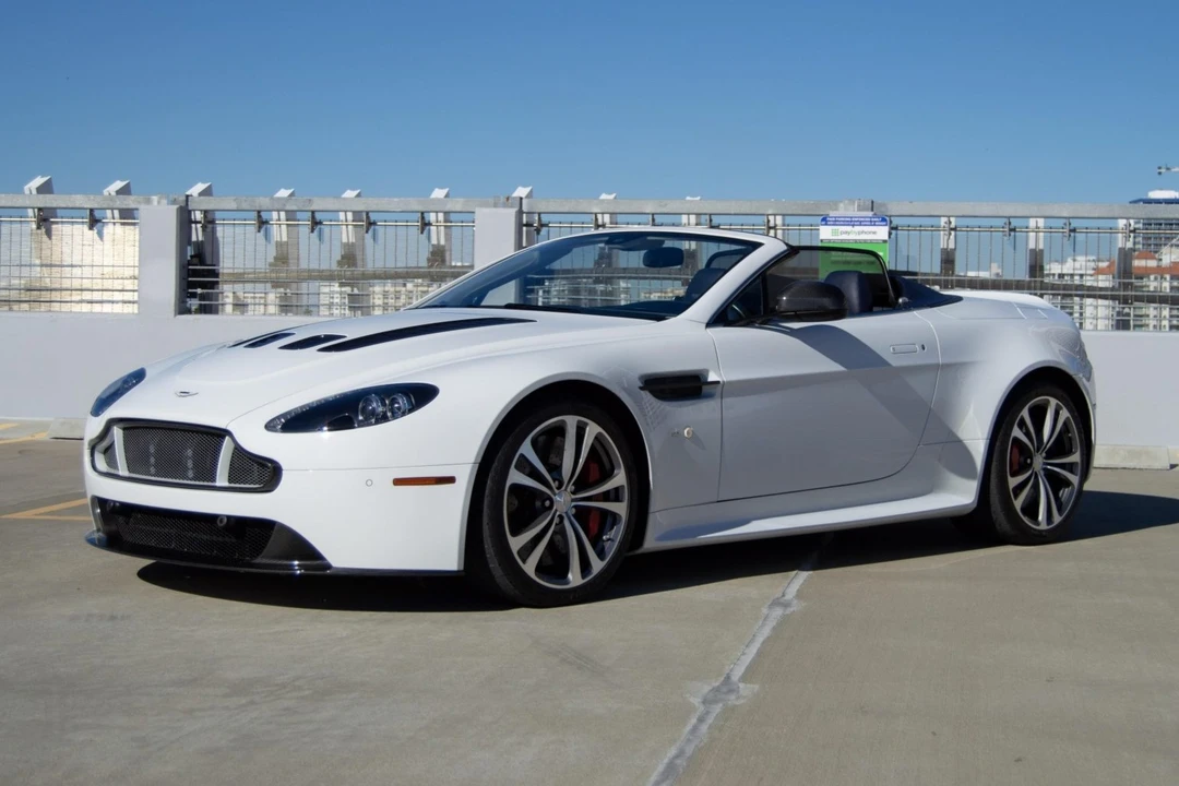 2015 Aston Martin V12 Vantage (2010-2018) - Image 1 of 31