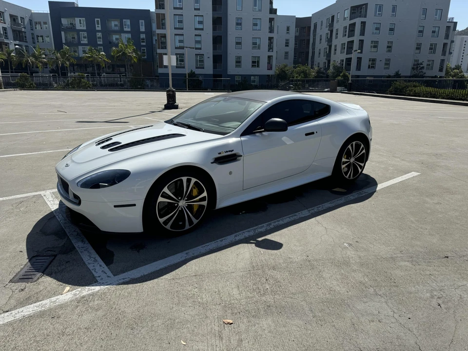 2015 Aston Martin V12 Vantage (2010-2018) - Image 3 of 31