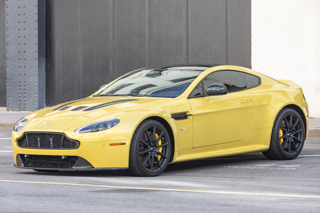 2015 Aston Martin V12 Vantage (2010-2018) - Image 1 of 31
