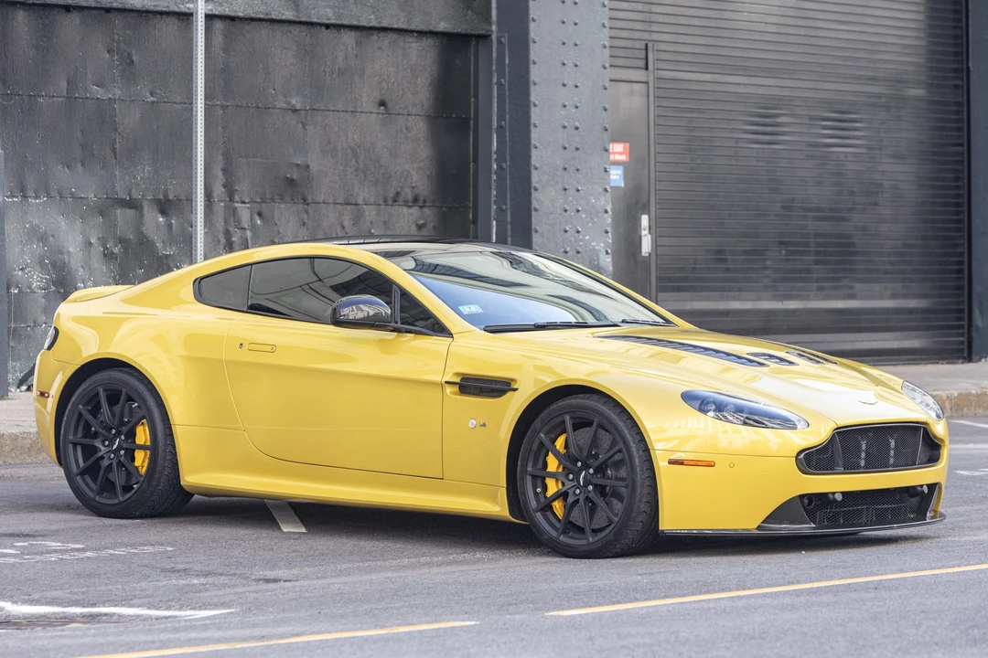 2015 Aston Martin V12 Vantage (2010-2018) - Image 3 of 31