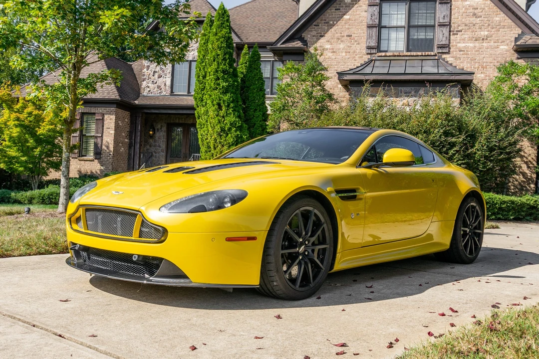2015 Aston Martin V12 Vantage (2010-2018) - Image 1 of 31