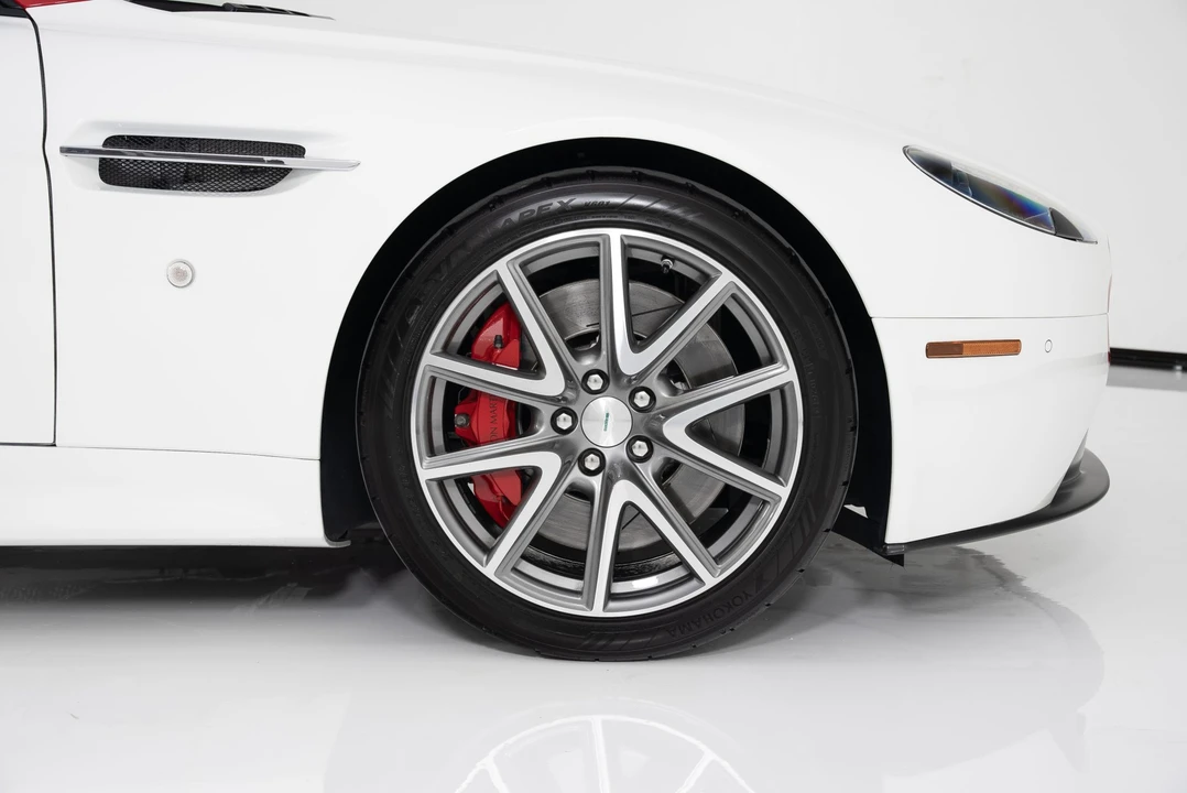 2015 Aston Martin V8 Vantage (2006-2017) - Image 17 of 31