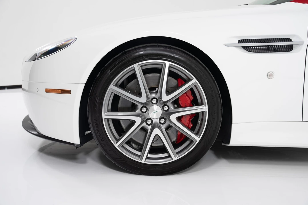 2015 Aston Martin V8 Vantage (2006-2017) - Image 14 of 31