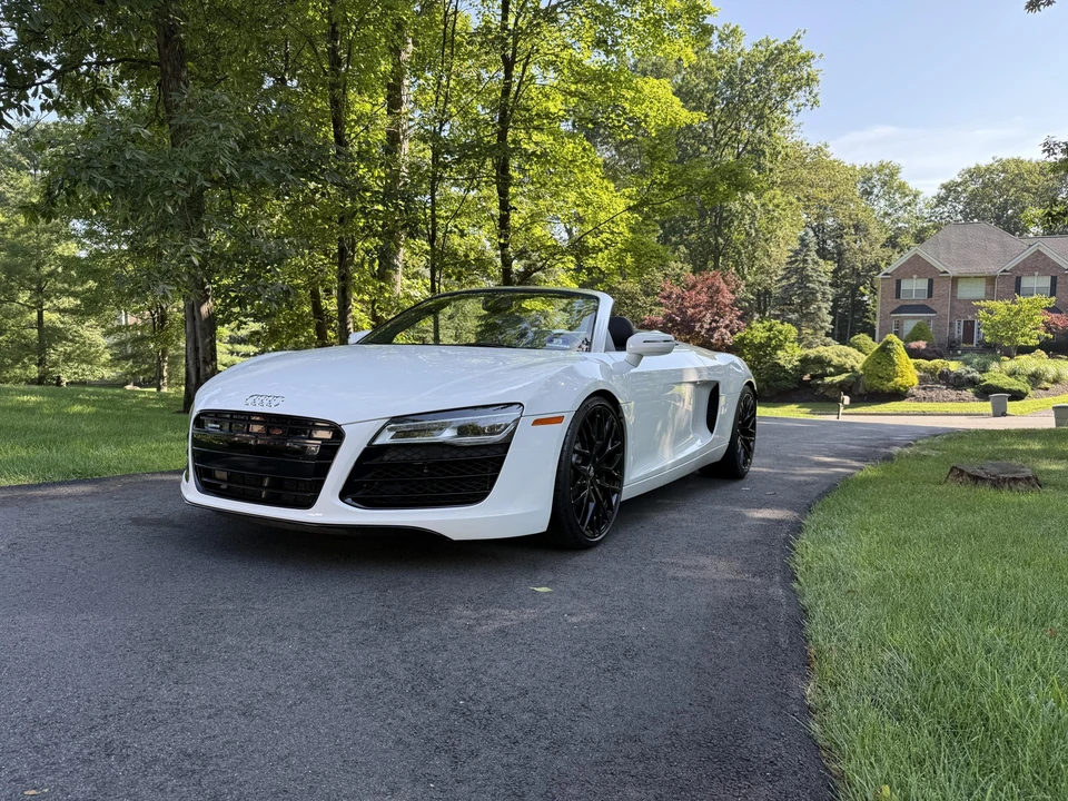 2015 Audi 42 R8 - Image 2 of 31