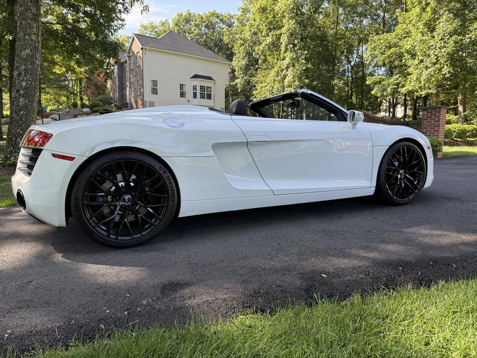 2015 Audi 42 R8 - Image 8 of 31
