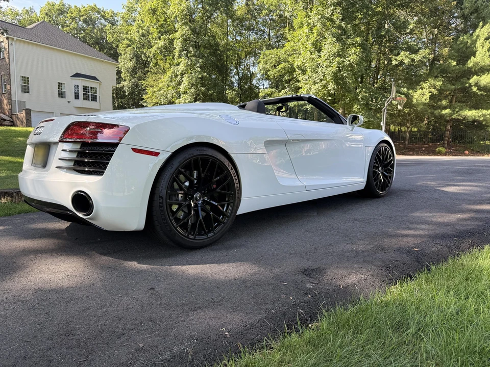 2015 Audi 42 R8 - Image 9 of 31