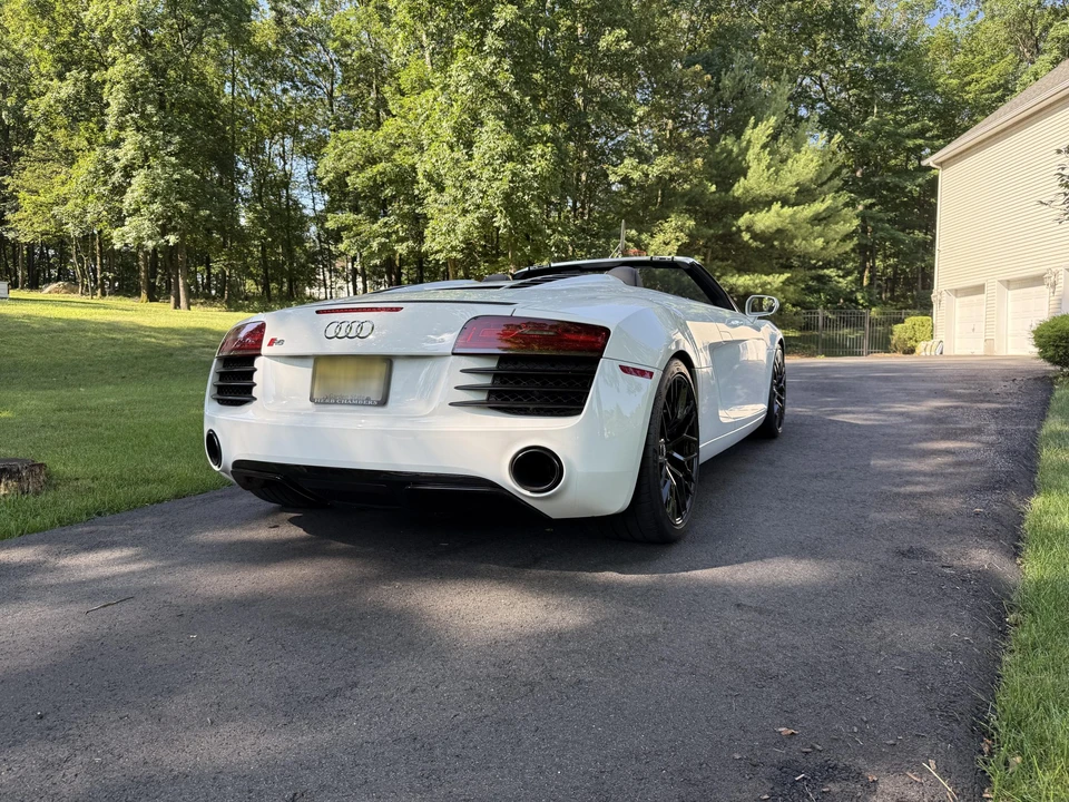 2015 Audi 42 R8 - Image 10 of 31