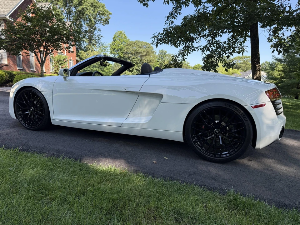 2015 Audi 42 R8 - Image 14 of 31