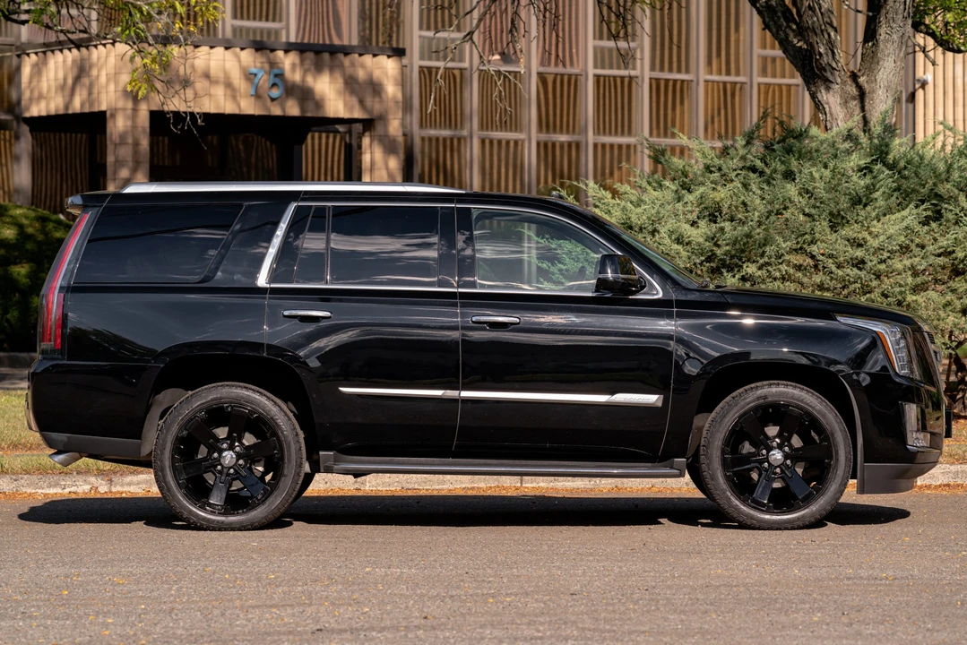 2015 Cadillac Escalade 4th Gen - Image 14 of 31
