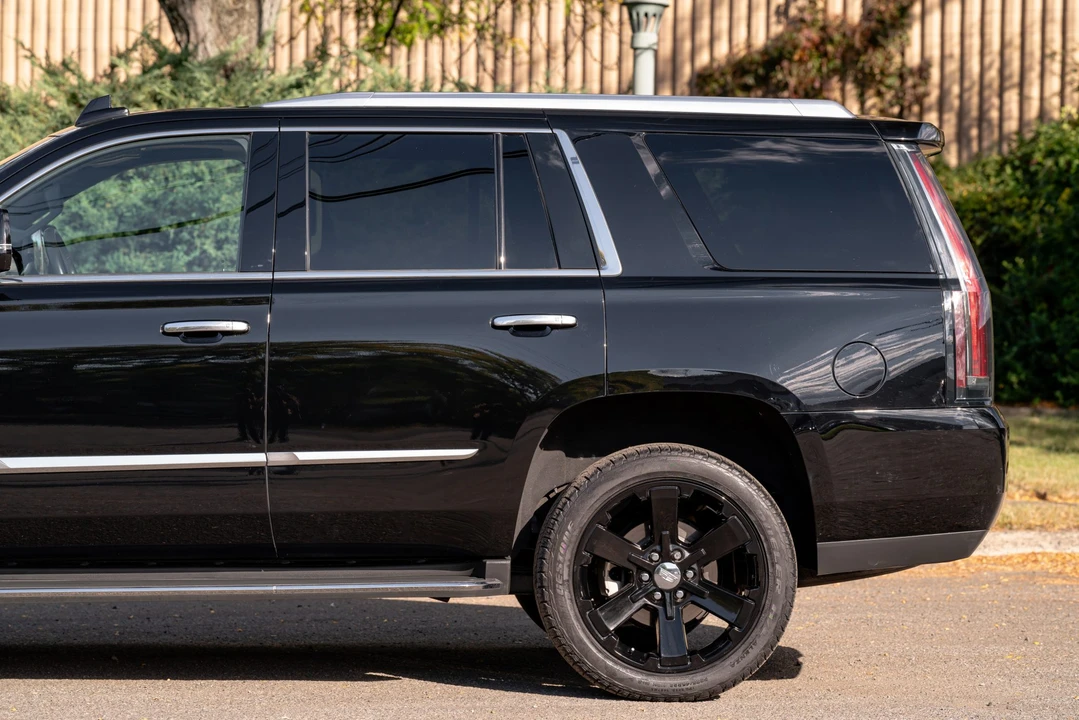 2015 Cadillac Escalade 4th Gen - Image 24 of 31