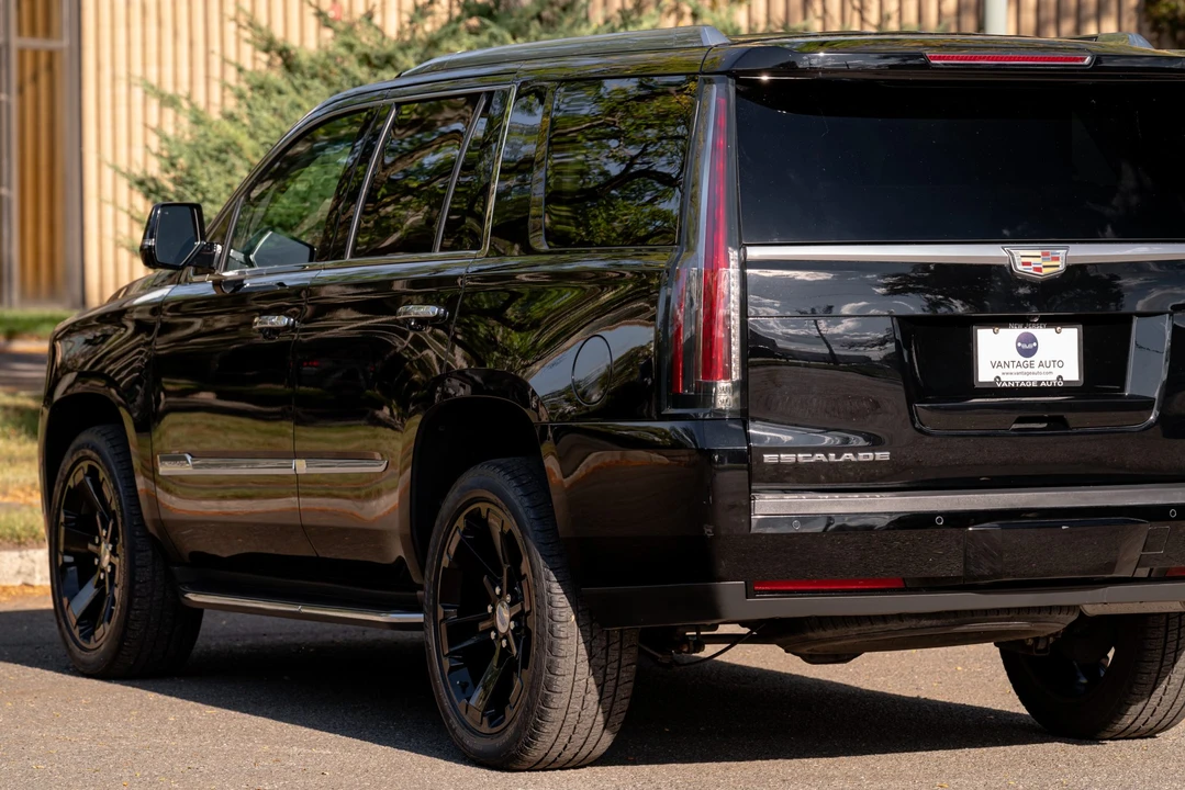 2015 Cadillac Escalade 4th Gen - Image 25 of 31