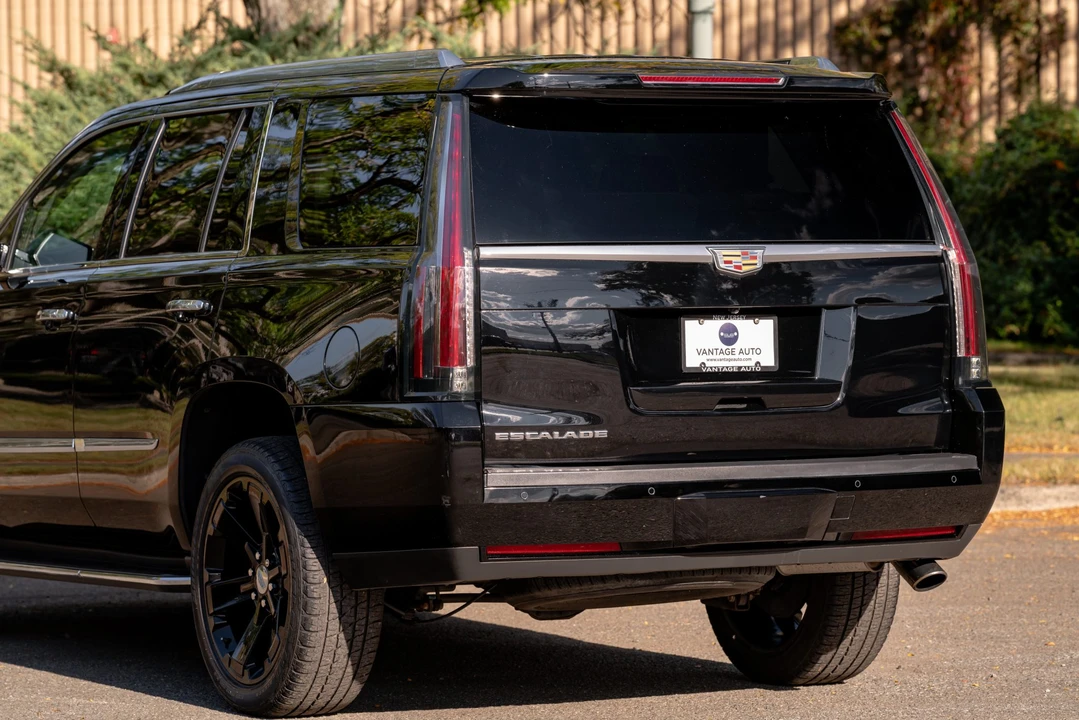 2015 Cadillac Escalade 4th Gen - Image 26 of 31