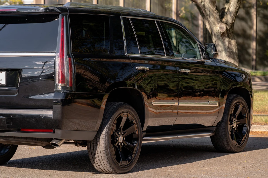 2015 Cadillac Escalade 4th Gen - Image 28 of 31