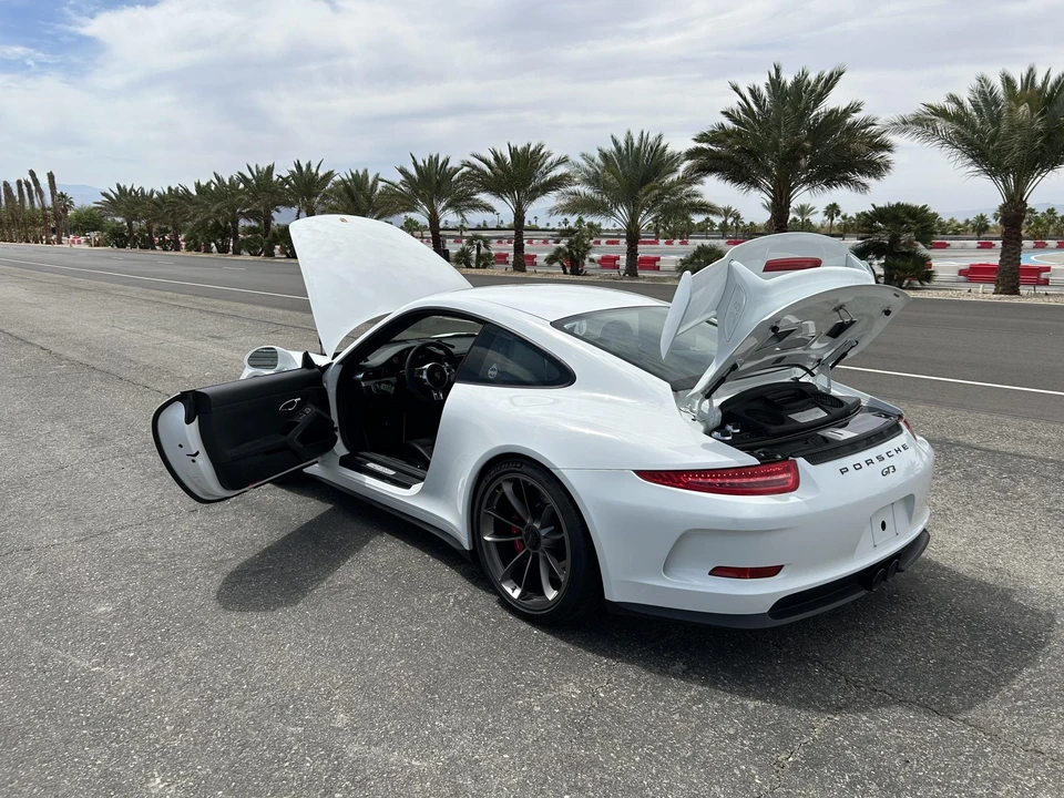 2015 Porsche 991 GT3 - Image 18 of 31