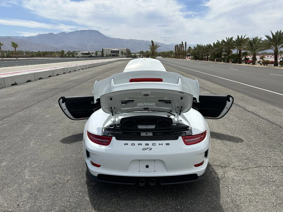 2015 Porsche 991 GT3 - Image 19 of 31