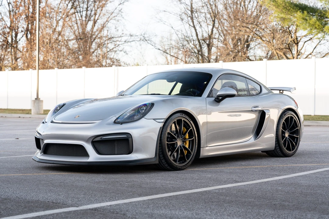 2016 Porsche 981 Cayman GT4 - Image 17 of 31