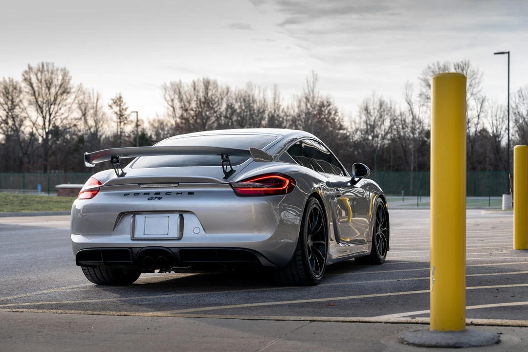 2016 Porsche 981 Cayman GT4 - Image 9 of 31