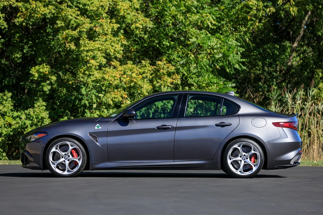 2017 Alfa Romeo Giulia Quadrifoglio - Image 2 of 31