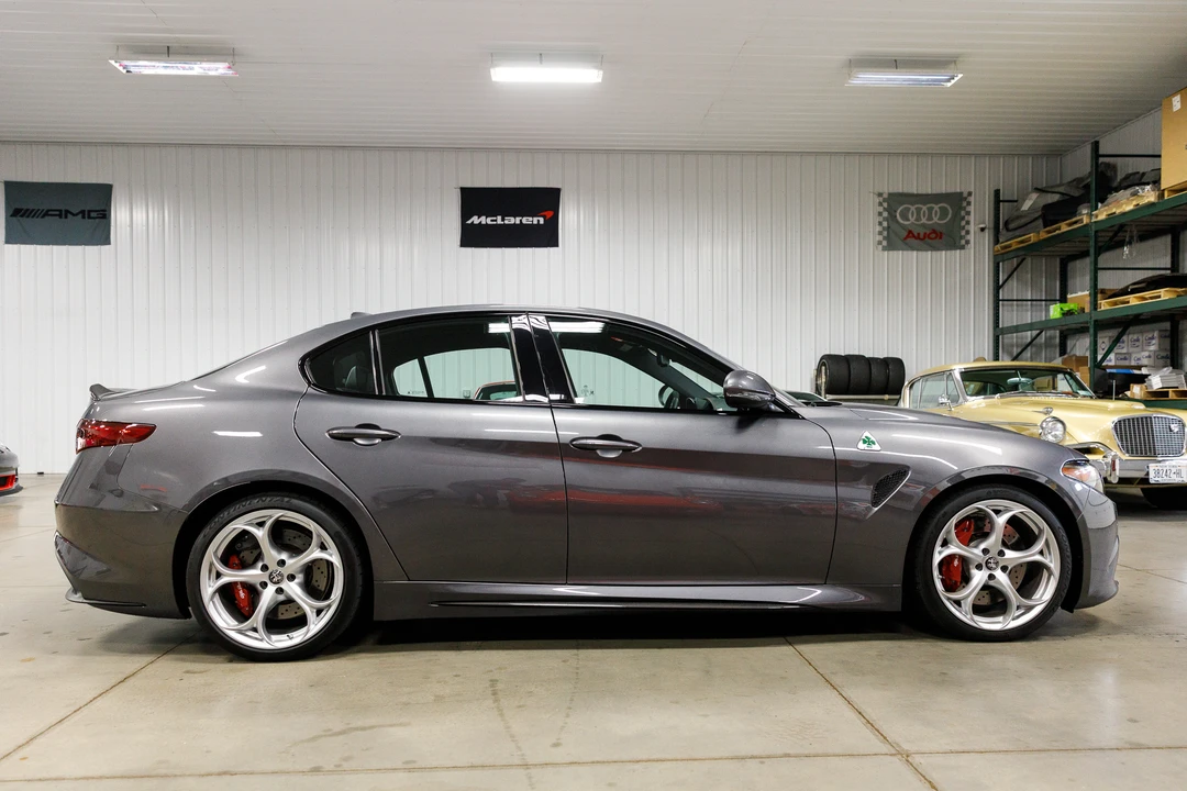 2017 Alfa Romeo Giulia Quadrifoglio - Image 14 of 31