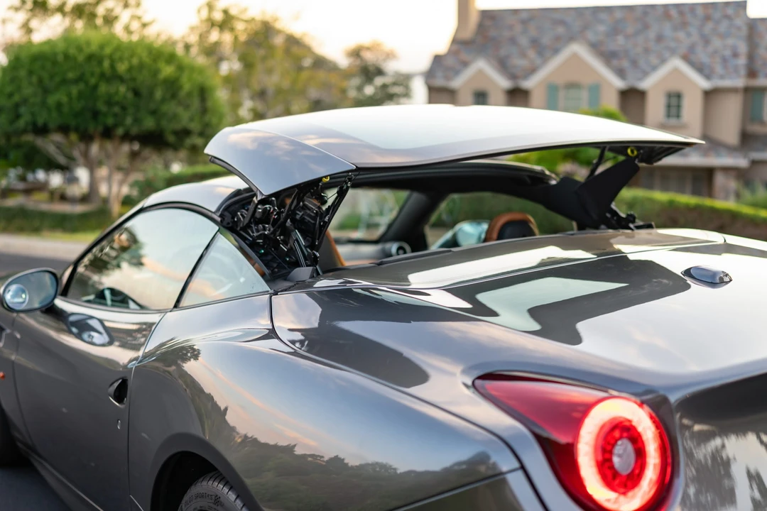 2017 Ferrari California T - Image 24 of 31
