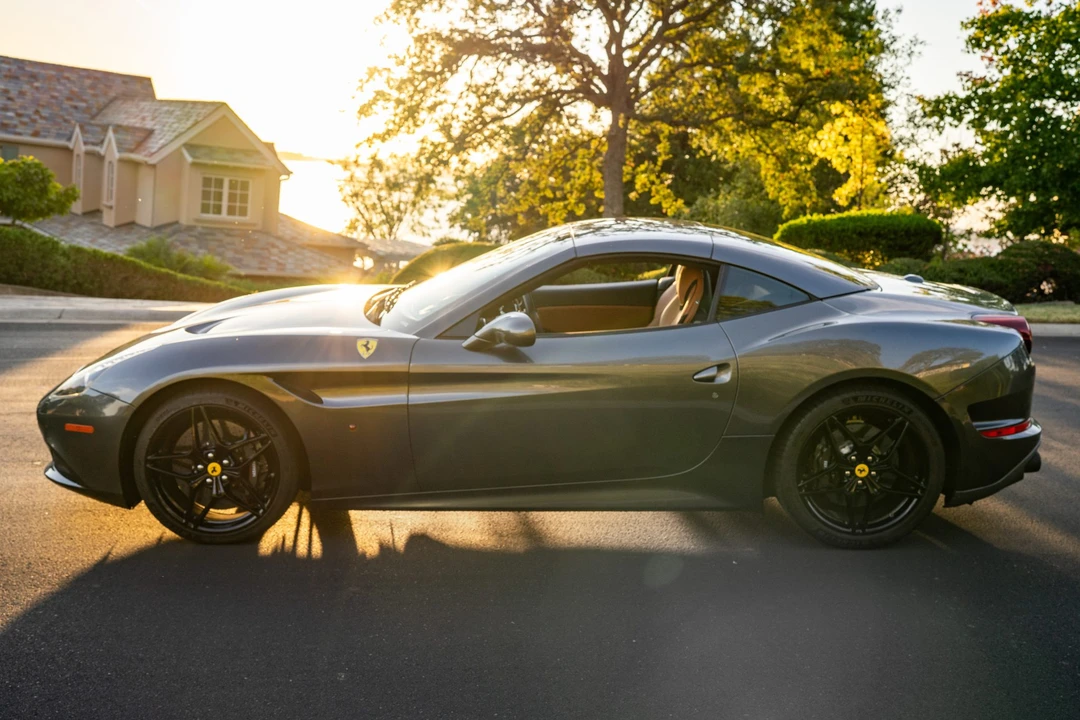2017 Ferrari California T - Image 16 of 31