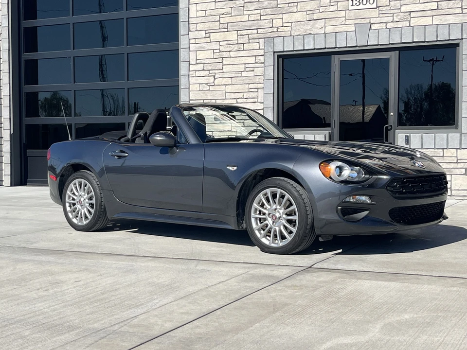 2017 Fiat 124 Spider - Image 2 of 31