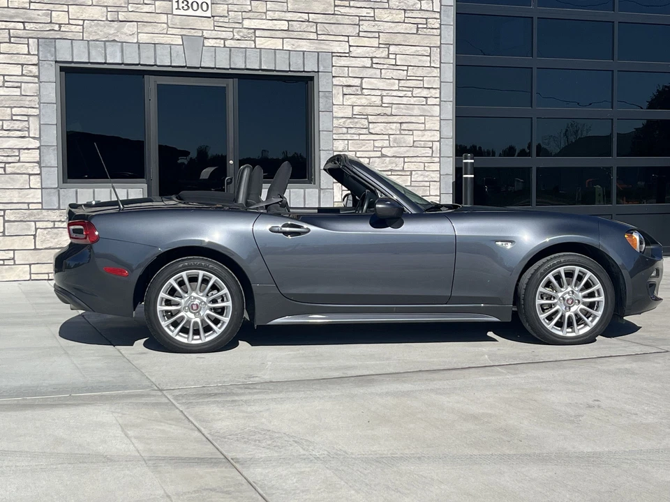 2017 Fiat 124 Spider - Image 19 of 31