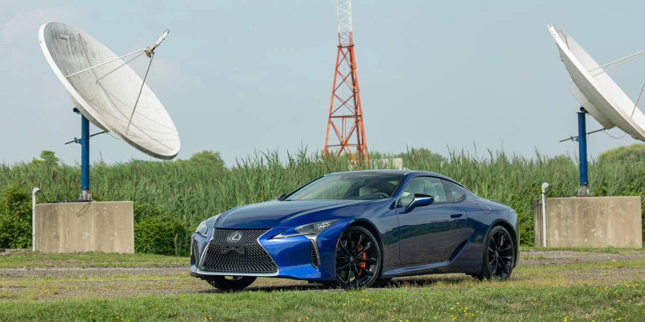 2018 Lexus LC - Image 3 of 31