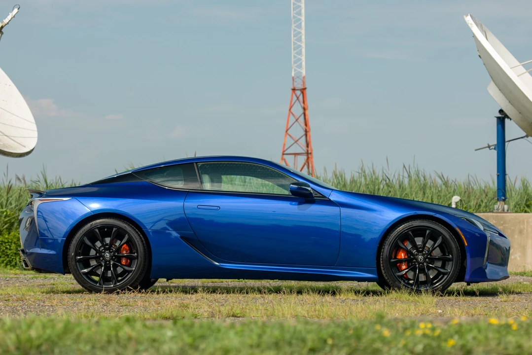 2018 Lexus LC - Image 29 of 31